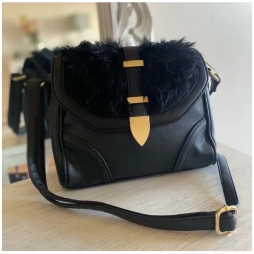 🪞 NWT luxury vegan leather over the shoulder front flap hand bag in deep black